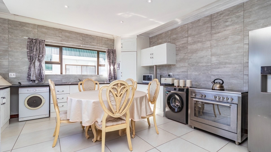 7 Bedroom Property for Sale in Kleinmond Western Cape